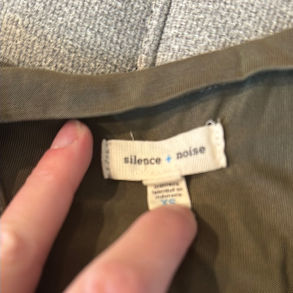 Silence + Noise Green Tank Top - Picture 3 of 3